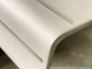 Q0287 曲げ痕(跡)、曲げ傷、プレスブレーキ痕(跡)、プレスブレーキ傷、ブレーキプレス痕(跡)、ブレーキプレス傷、ベンダー痕(跡)、ベンダー傷とは何を意味していますか。